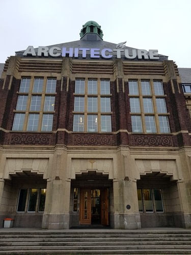 Putting the high tech in Architecture Putting the high tech in Architecture