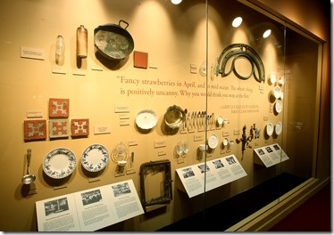 Serving utensils, dishes and tiles Serving utensils, dishes and tiles