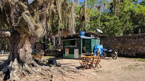 A Paraty-Mirim snackbar A Paraty-Mirim snackbar