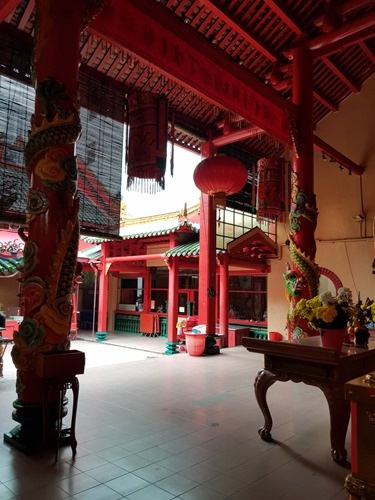 Visiting a Chinese temple Visiting a Chinese temple