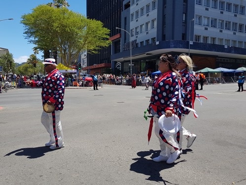 Minstrels crossing Minstrels crossing
