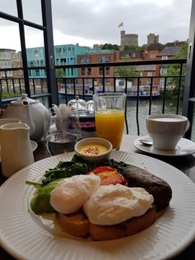 Breakfast in Windsor Breakfast in Windsor