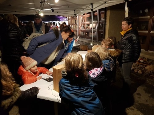 Kids in Wavre selling their wares Kids in Wavre selling their wares