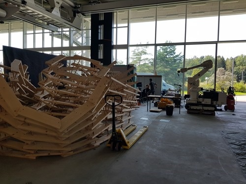Robots and wood Robots and wood