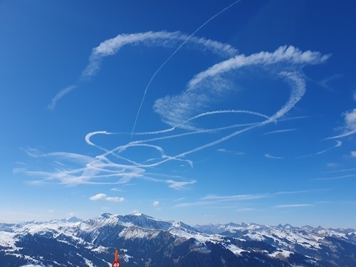 Crazy contrails Crazy contrails