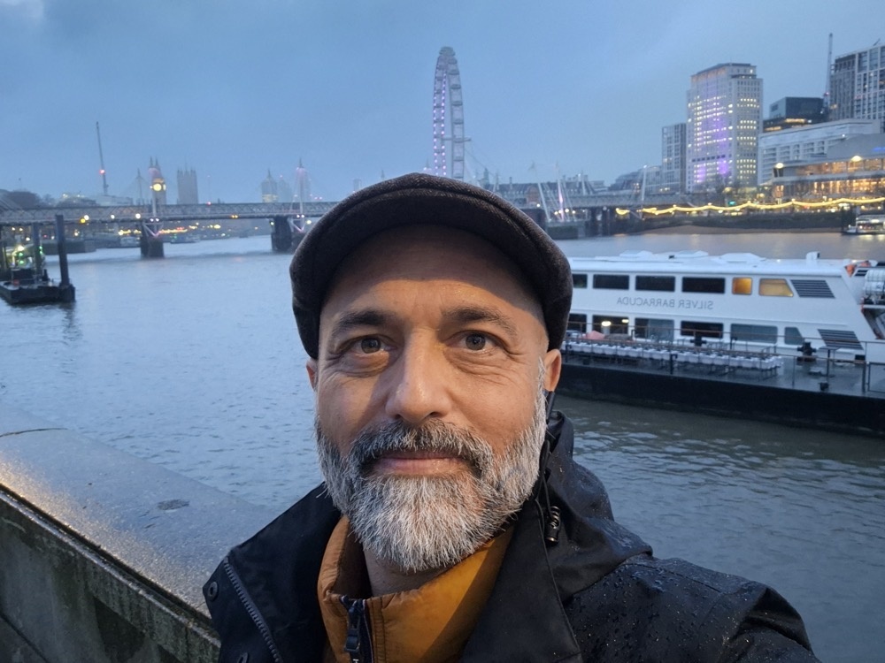 Walk along the Thames Walk along the Thames